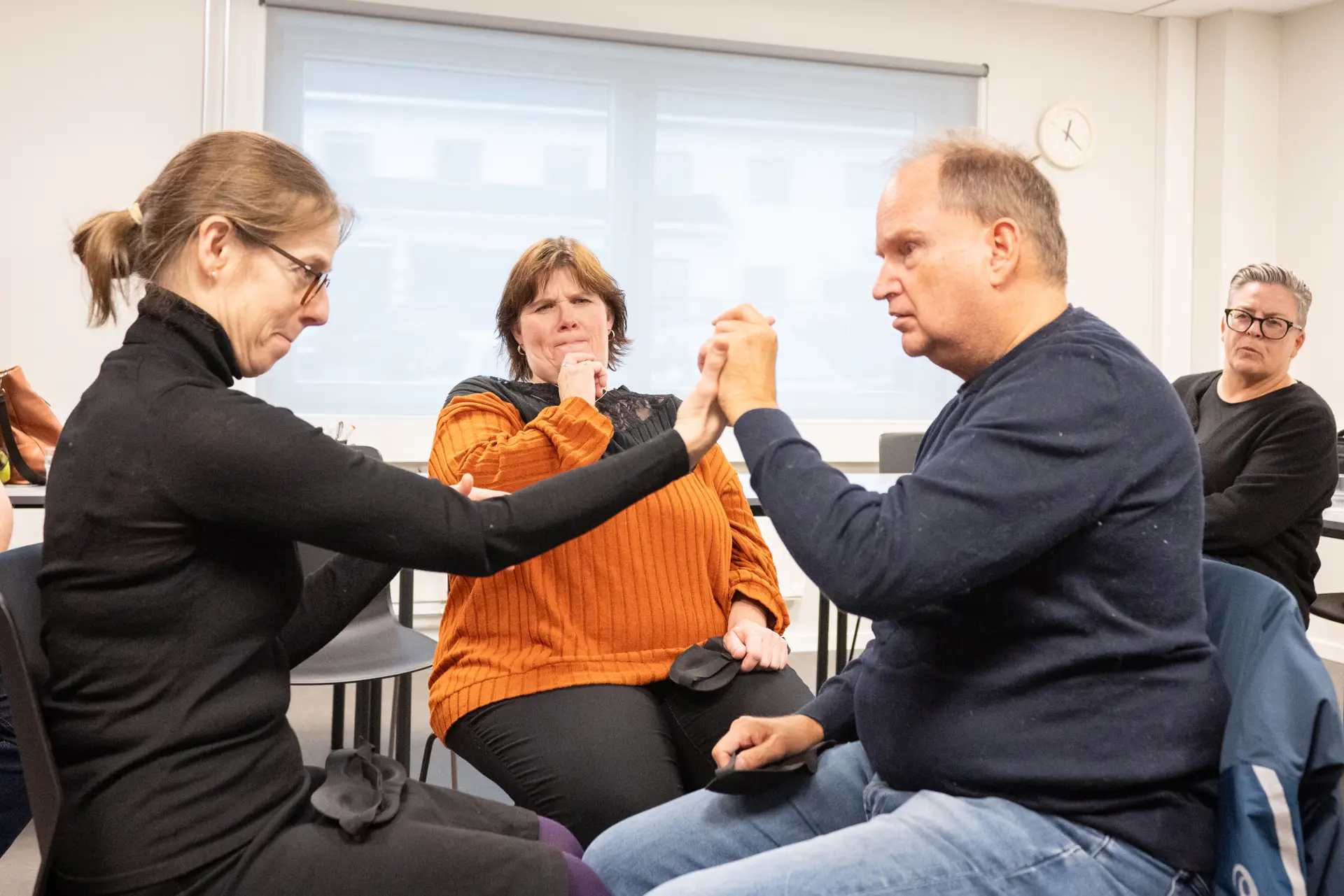 To mennesker snakker taktilt