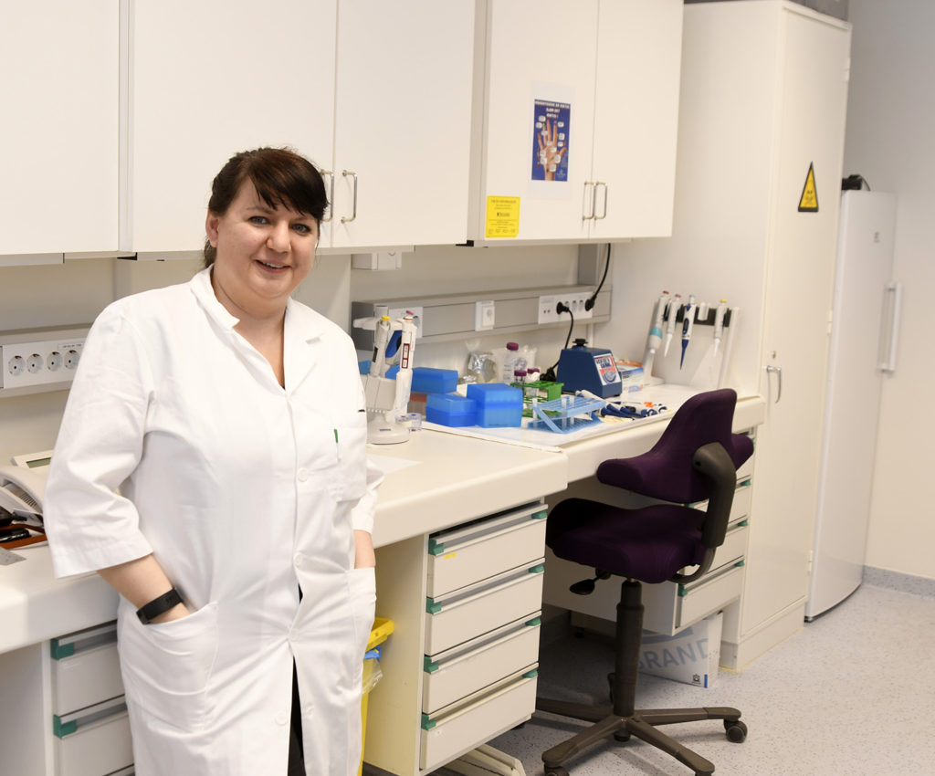 En person i hvit frakk