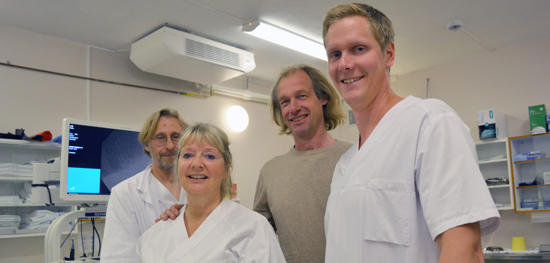 En gruppe mennesker som poserer for et bilde