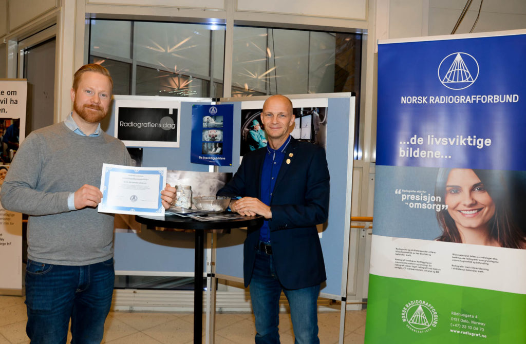 Noen få personer med sertifikat