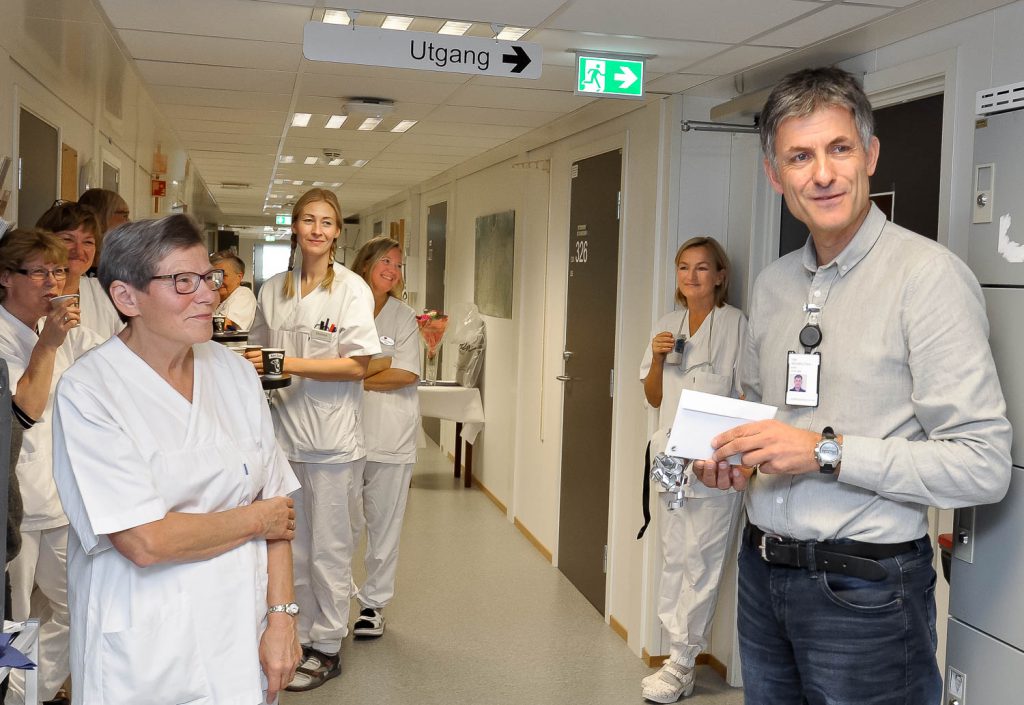 En gruppe mennesker på et sykehus