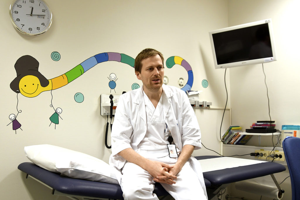 En person i en sykehusseng