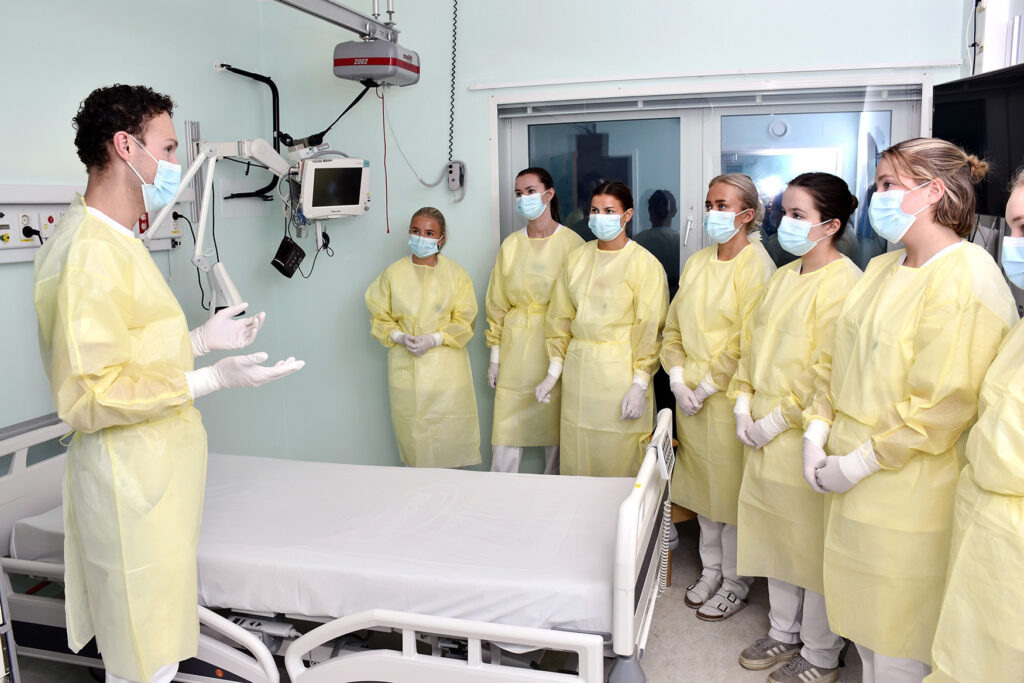 Sykepleierstudenter smittevern (4)