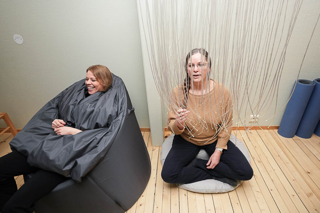 Kulestol og fiberoptiske tråder