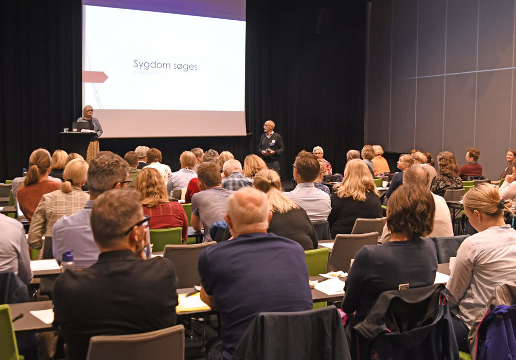 En person som holder en presentasjon for et publikum