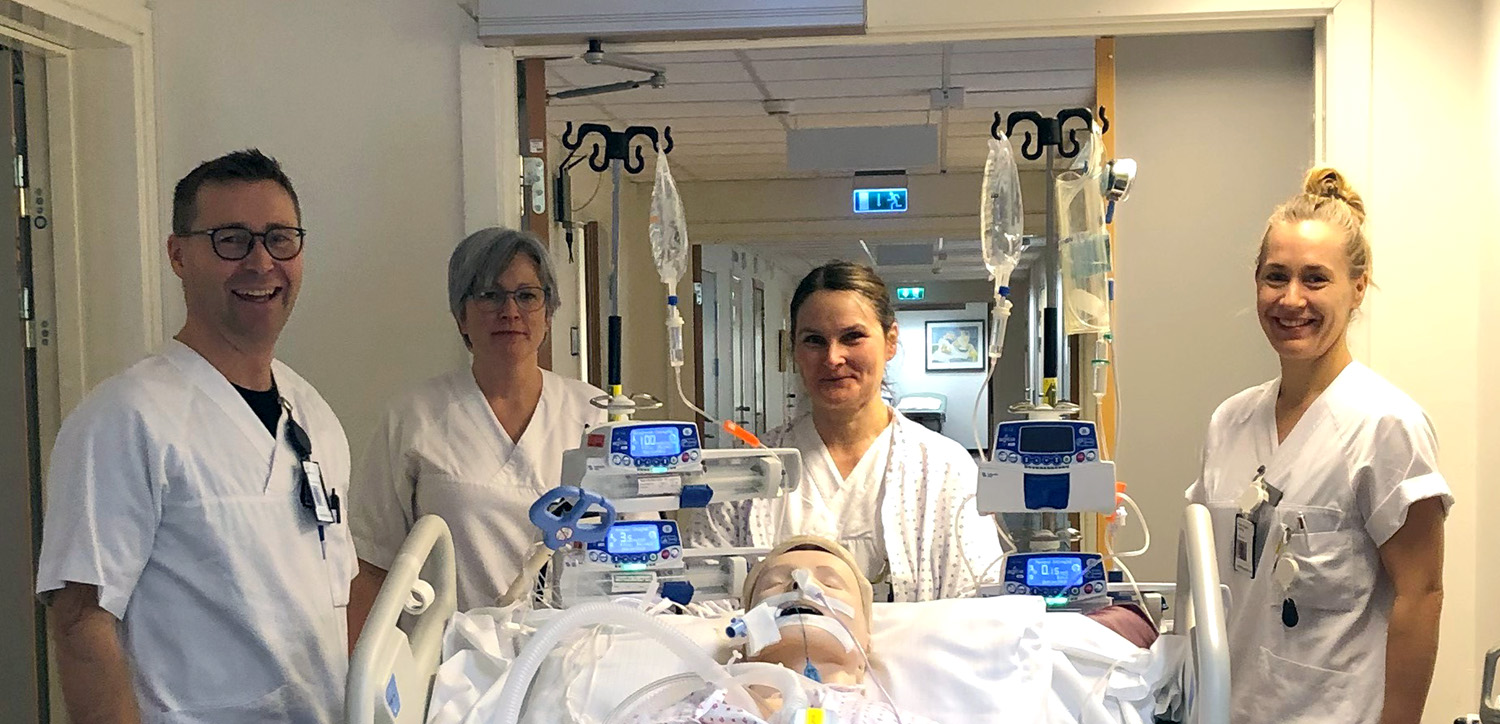 En gruppe mennesker i et rom