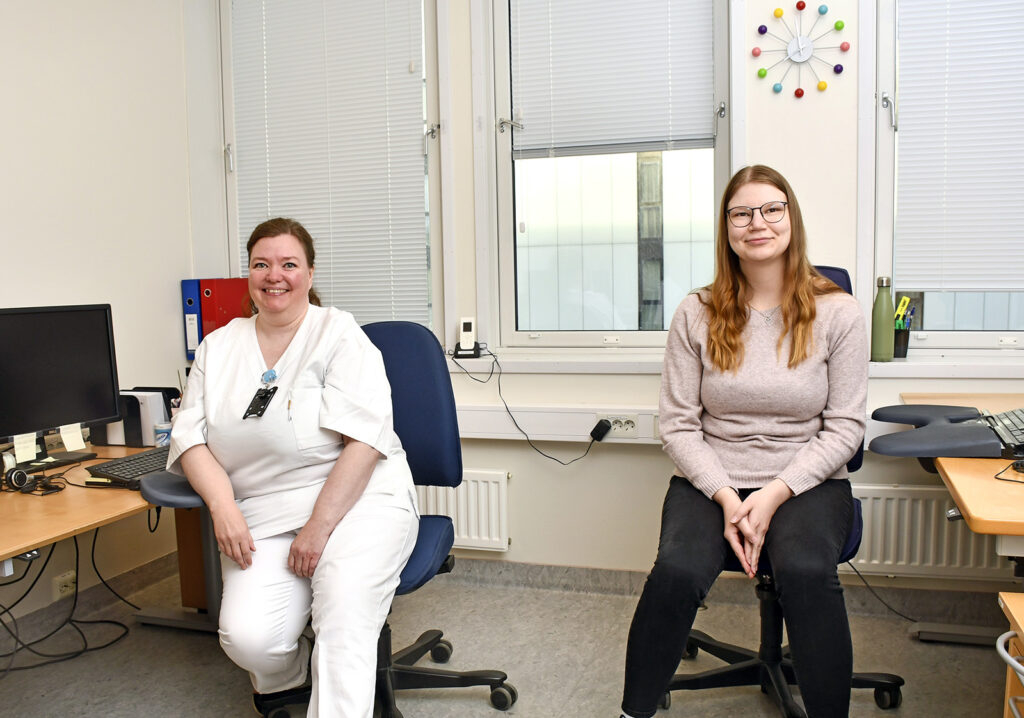 gastrolab Cecilie Hansen (Helsesekretær) og Mette Johansen (sekretær),