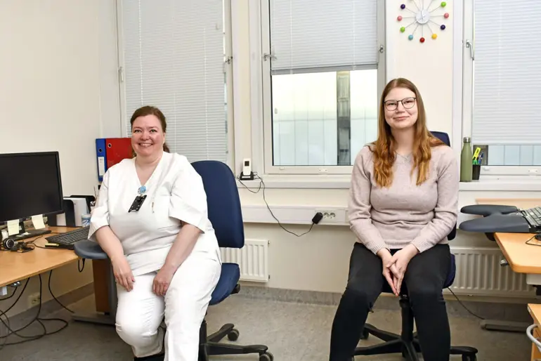 gastrolab Cecilie Hansen (Helsesekretær) og Mette Johansen (sekretær),