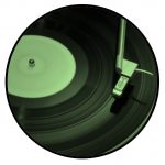 Et sirkulært objekt med grønt håndtak