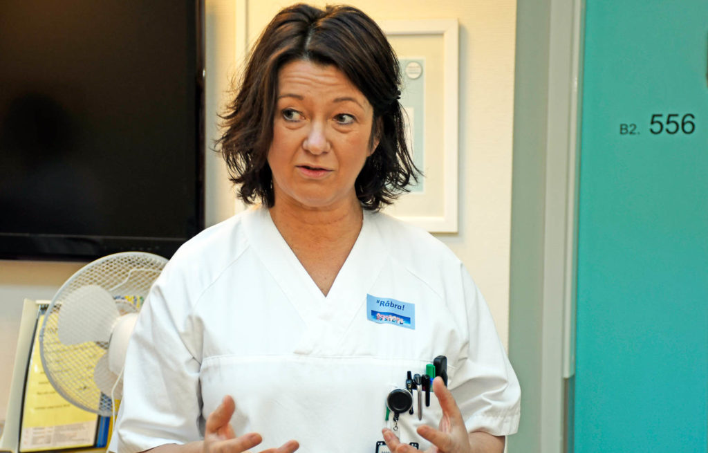 En person i hvit frakk