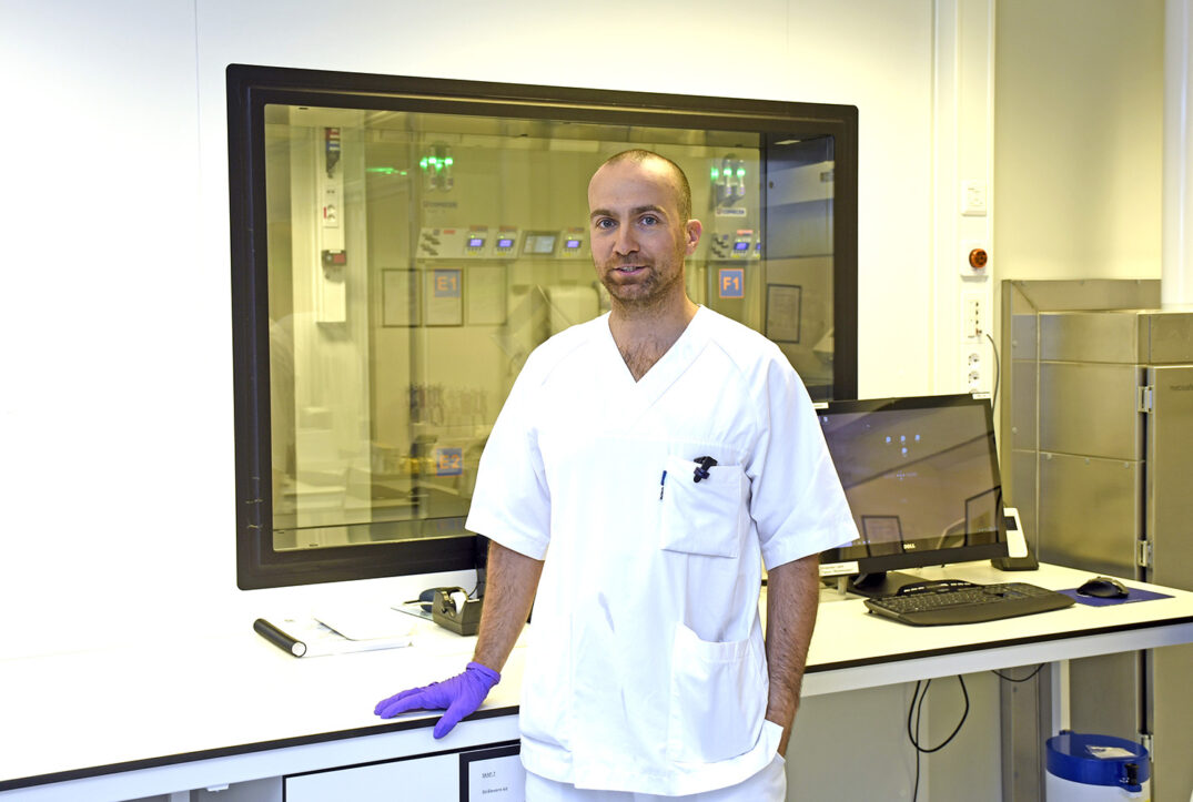 Jan Leskovar på jobb på UNN