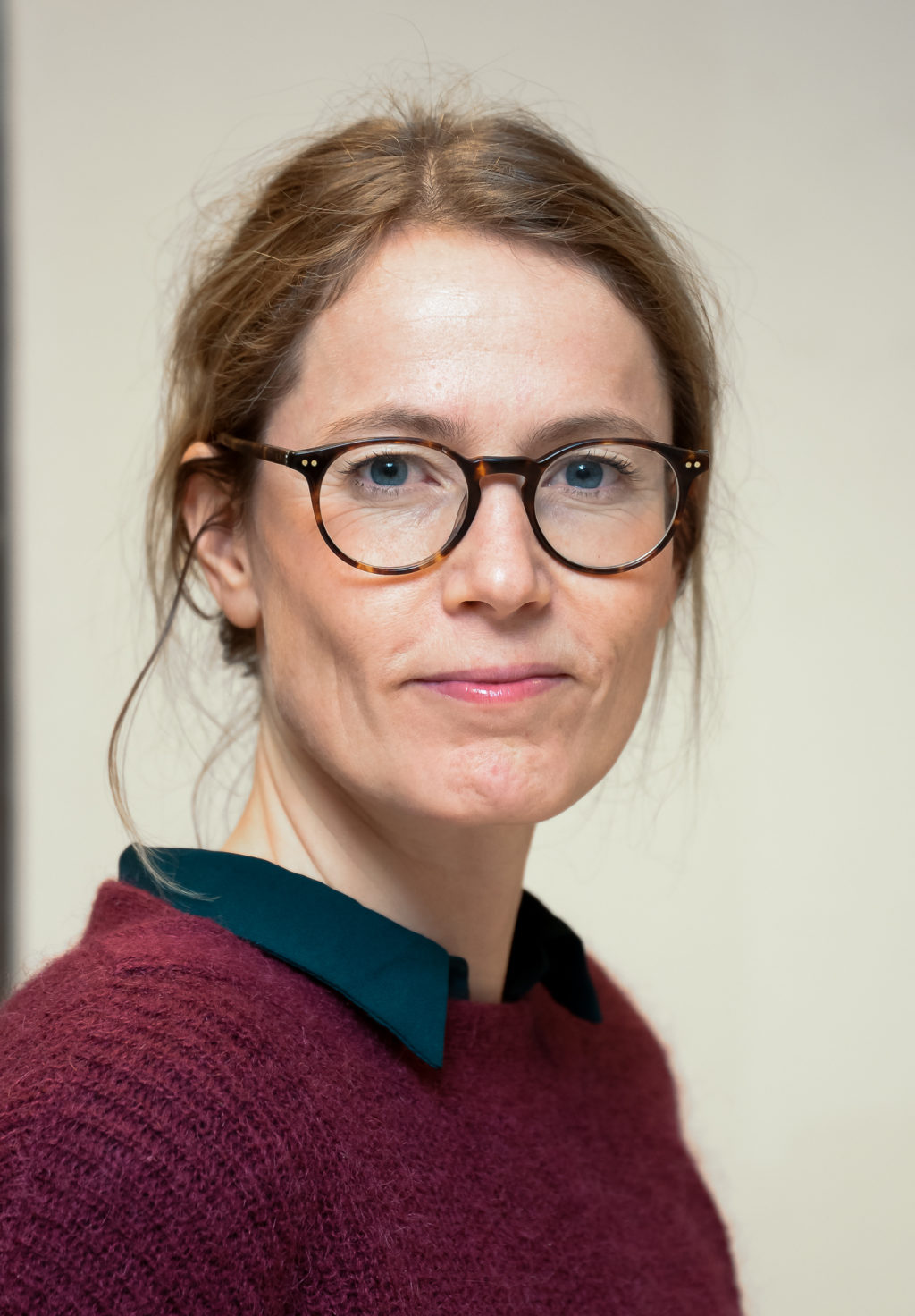 En person med briller