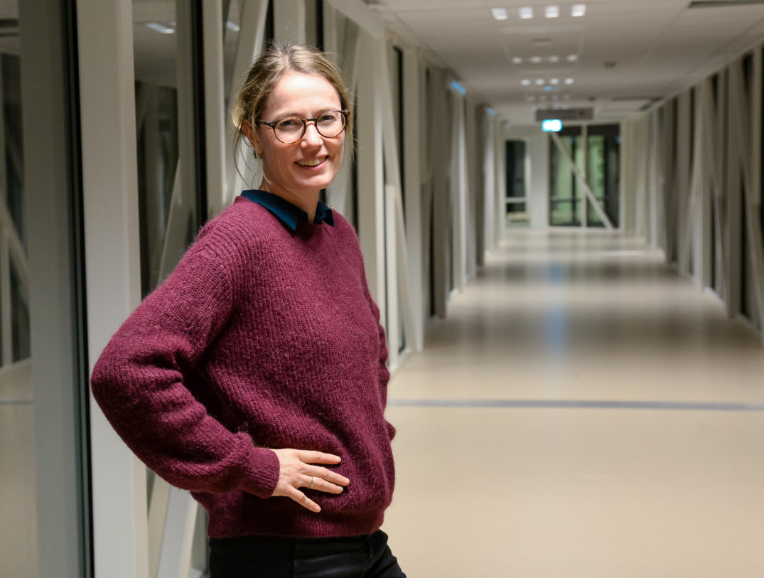 En person med briller