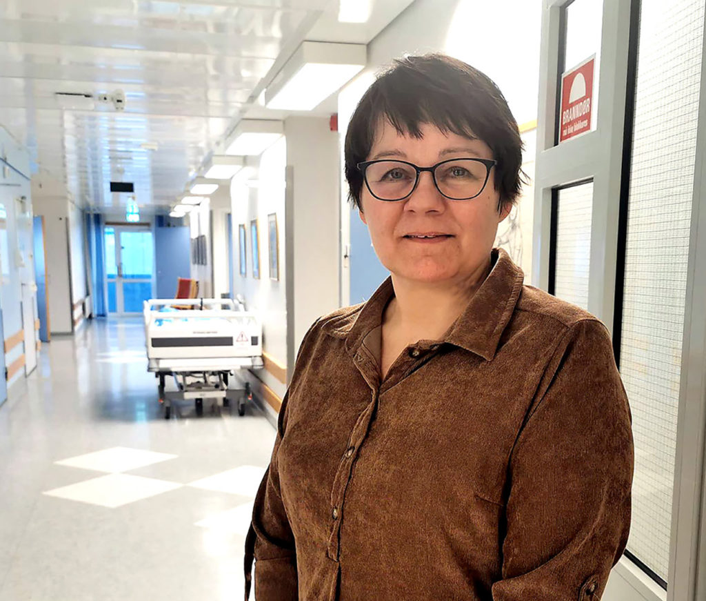 En person med briller