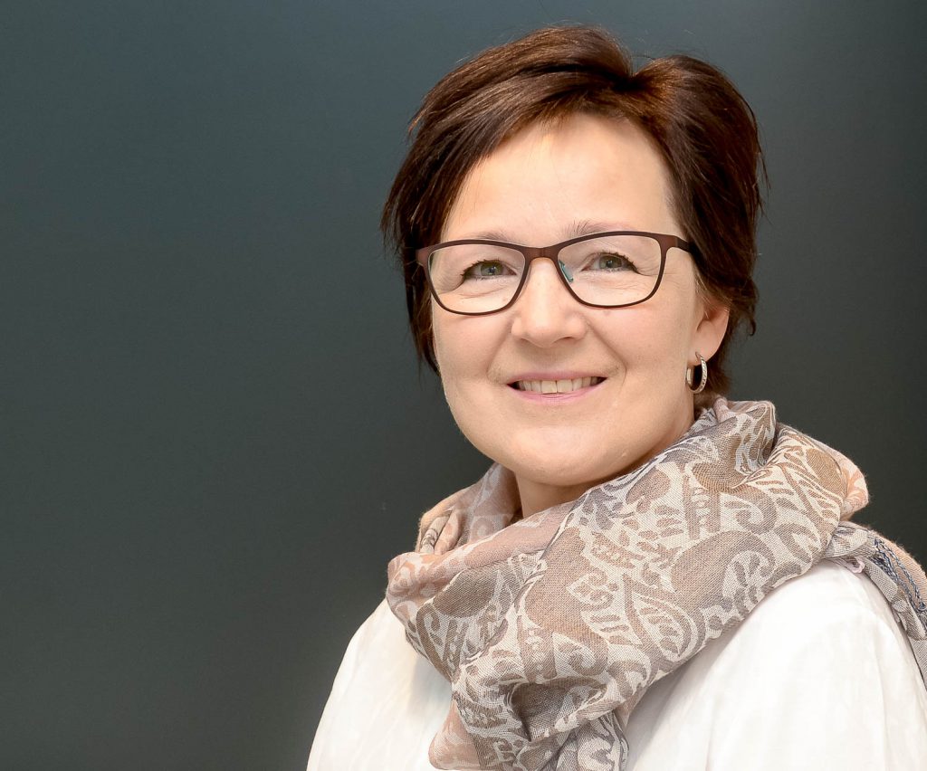 En person med briller