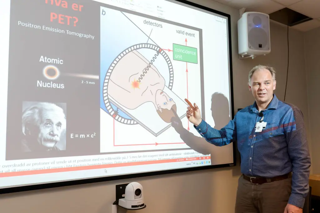 En person som holder en presentasjon