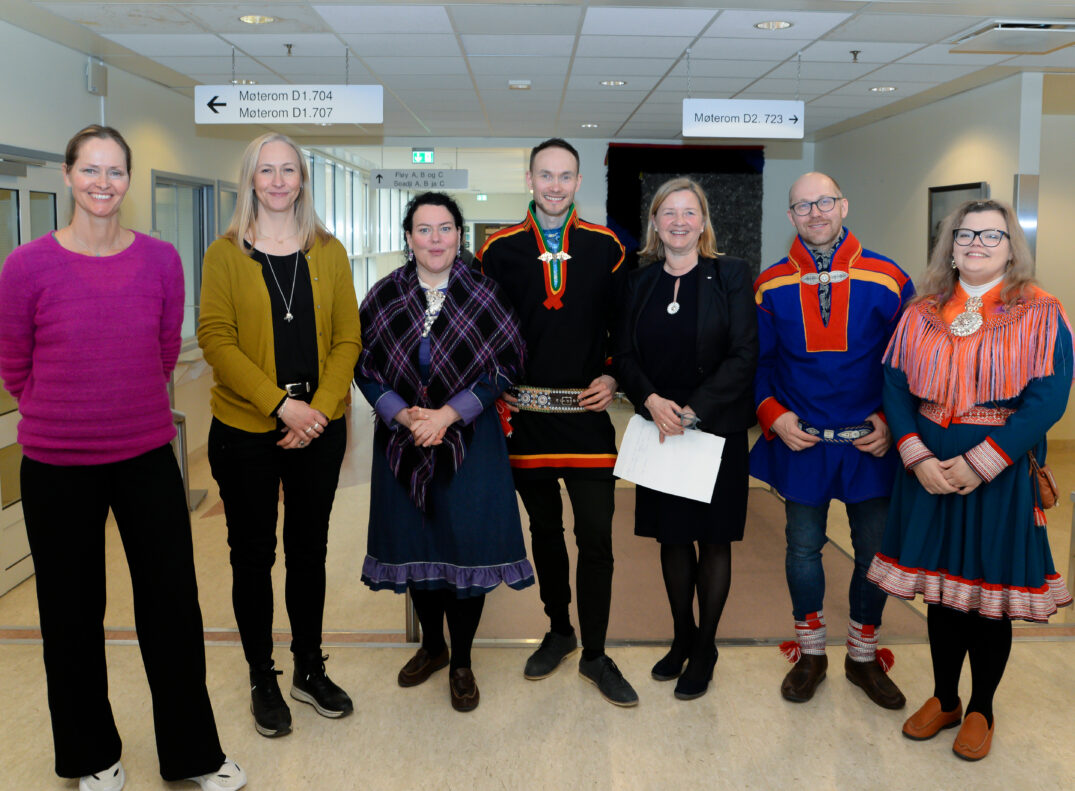 Gruppebilde fra sametingspresidentens besøk i UNN.