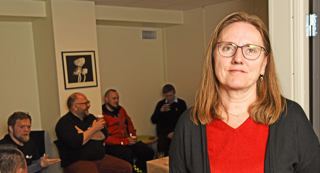 En person med briller