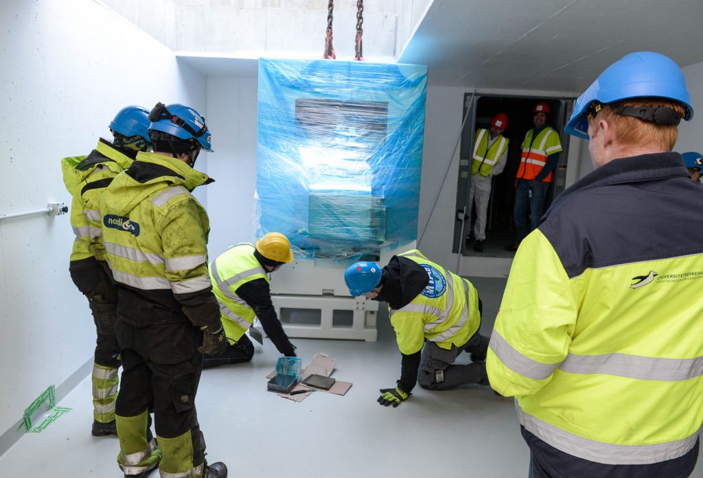 En gruppe mennesker i verneutstyr