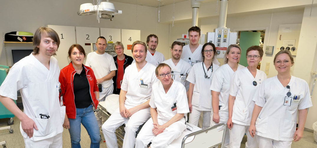 En gruppe mennesker som poserer for et bilde