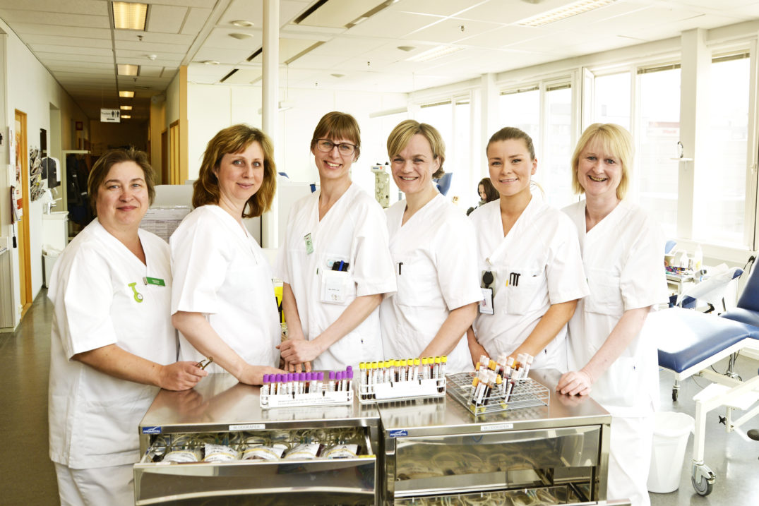 Her er et knippe av de flotte ansatte du kan møte ved Blodbanken i Tromsø. Fra venstre: Valentina Karlsen, Oxsana Ottesen, Åsa Hellstrøm, Berit Walle Wilhelmsen, Juliette Olsen og Gøril Tårnes.