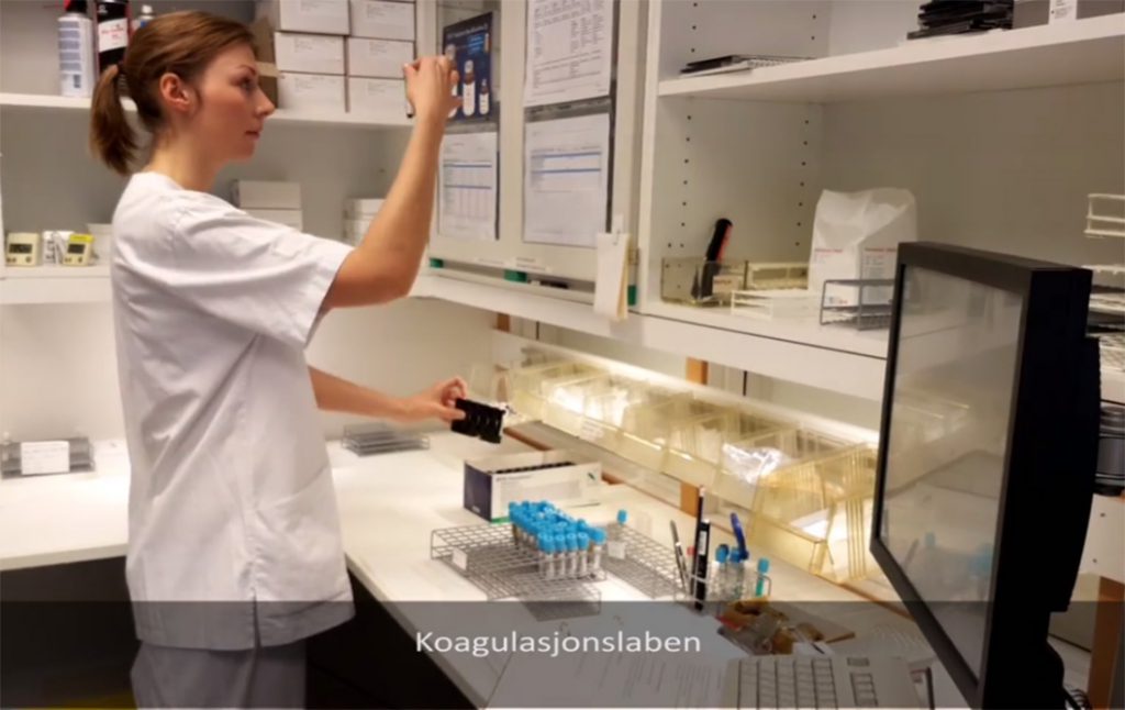 En person i hvit frakk