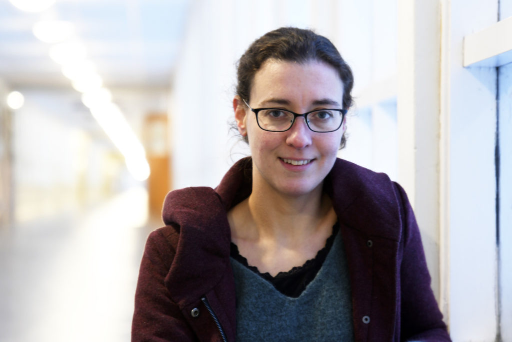 En person med briller