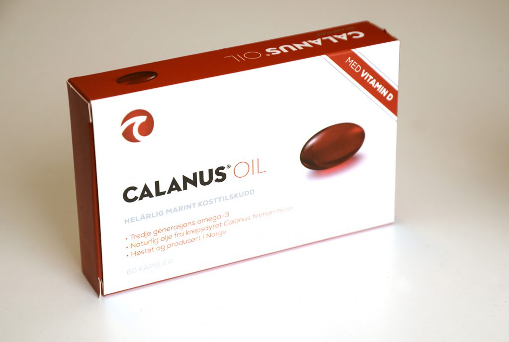 En eske med logo på