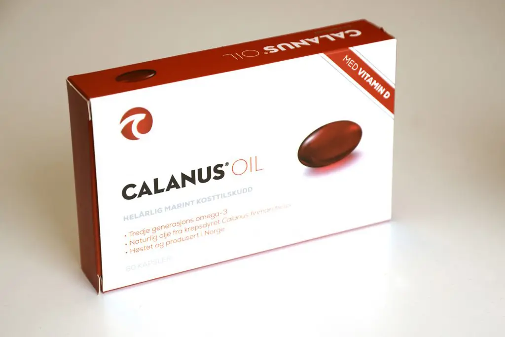 En eske med logo på