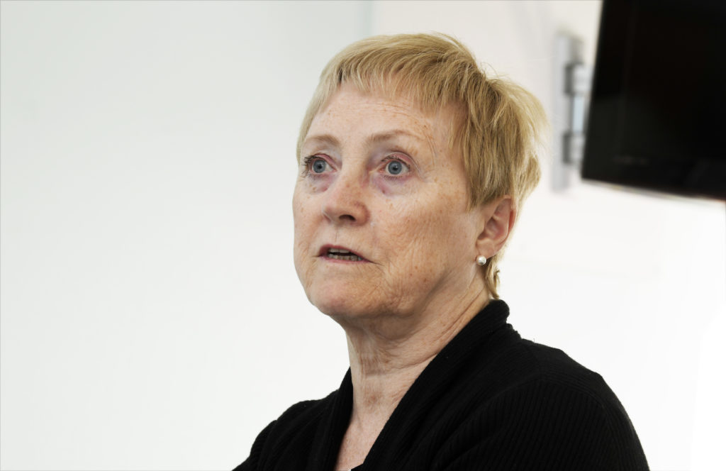 En mann med blondt hår