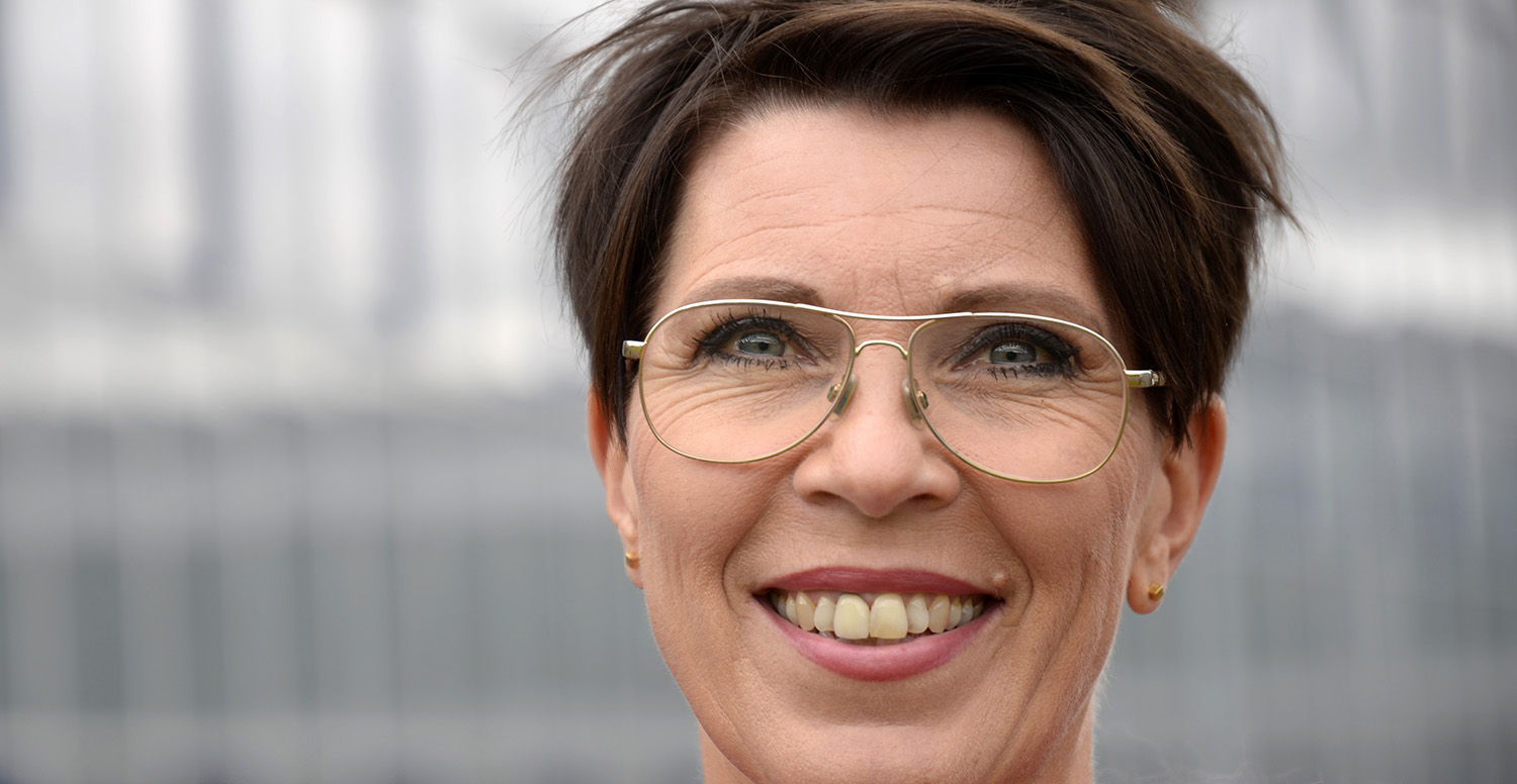 En person med briller