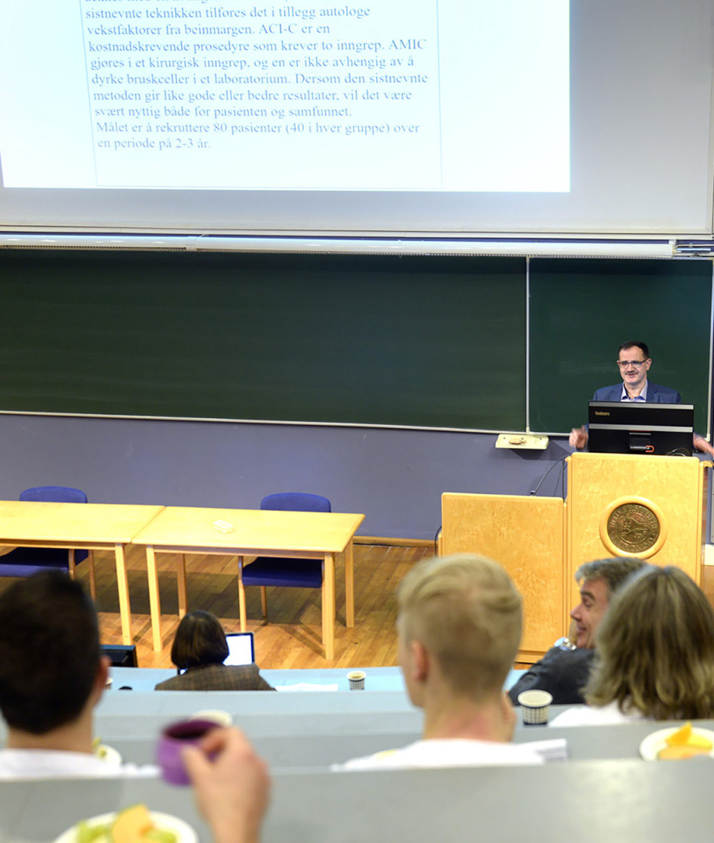 En person som holder en presentasjon