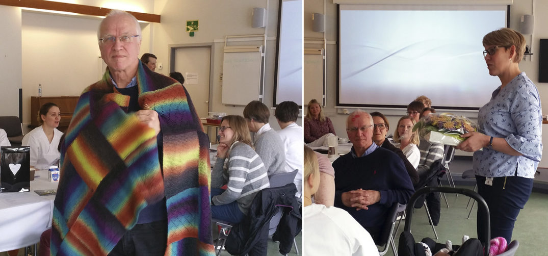 En gruppe mennesker som sitter i stoler