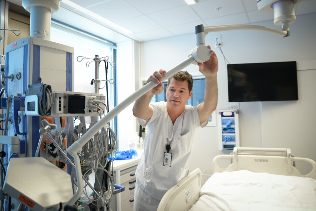 En person på et sykehusrom