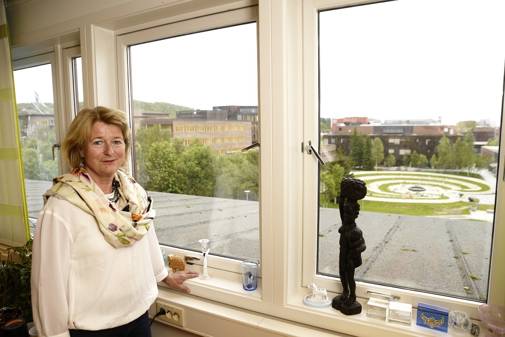 Universitetsrektor Anne Husebekk mener historien til Universitetet og historien til universitetsklinikken er uløselig knyttet sammen. (Foto: Rune Stoltz Bertinussen)