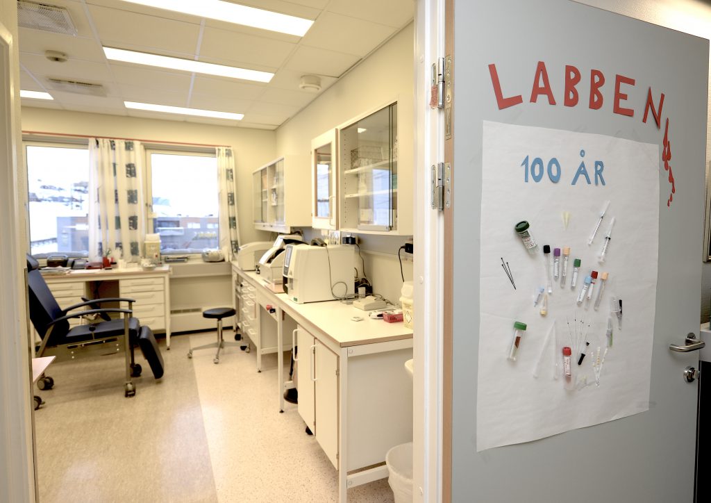 Et kontor med en whiteboard