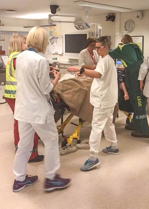 En gruppe mennesker i et rom