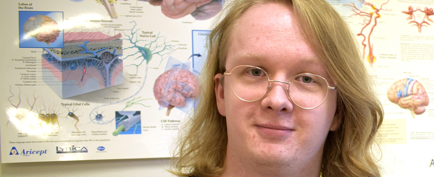 En person med briller