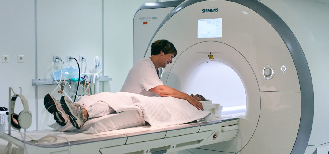 En person i en sykehusseng