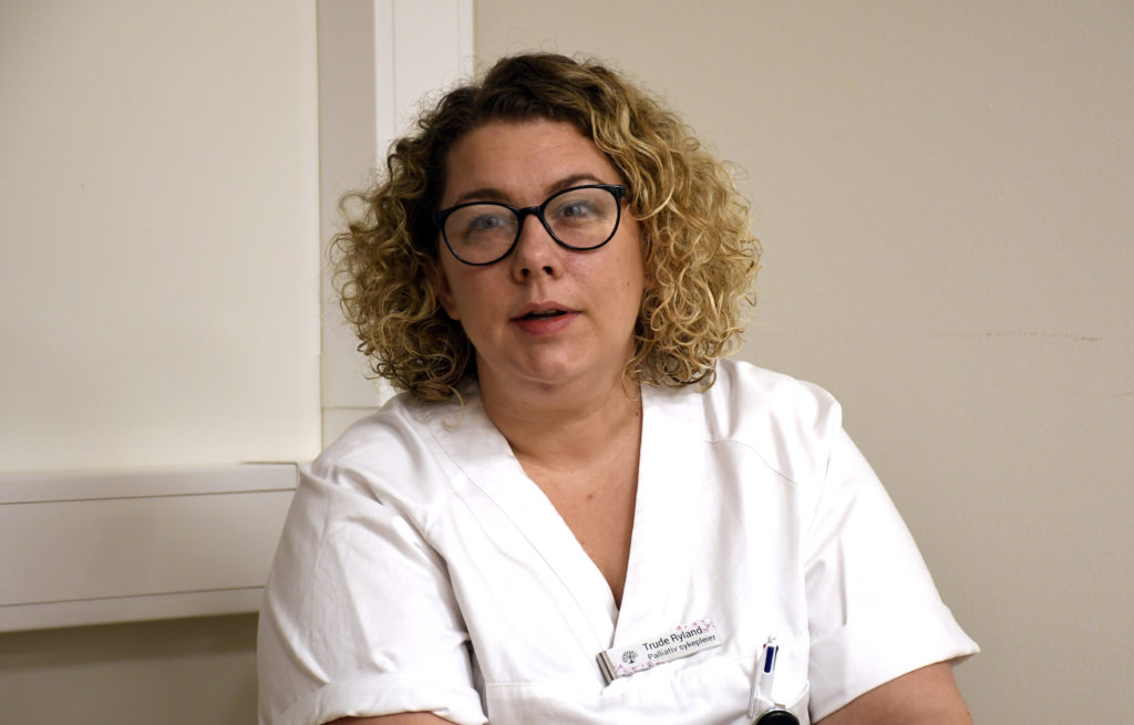 En person med briller