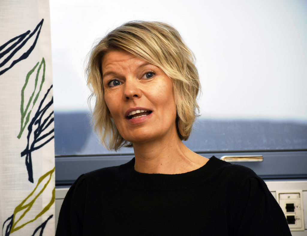 En person med blondt hår