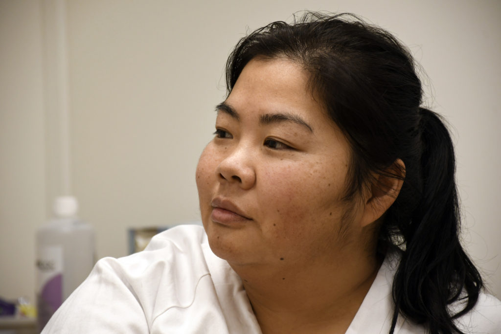 En person med mørkt hår