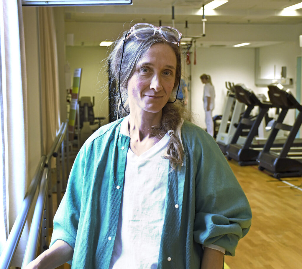 En person med hodetelefoner