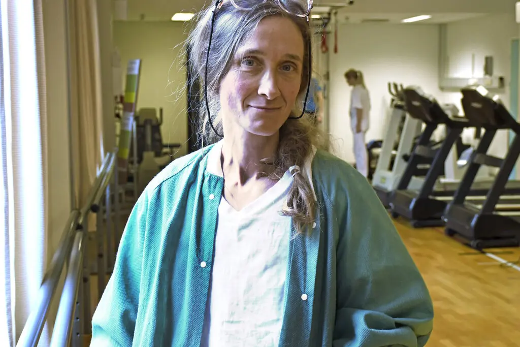 En person med hodetelefoner