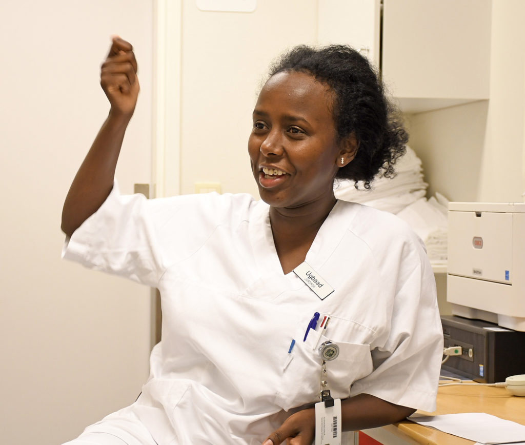 En person i hvit frakk