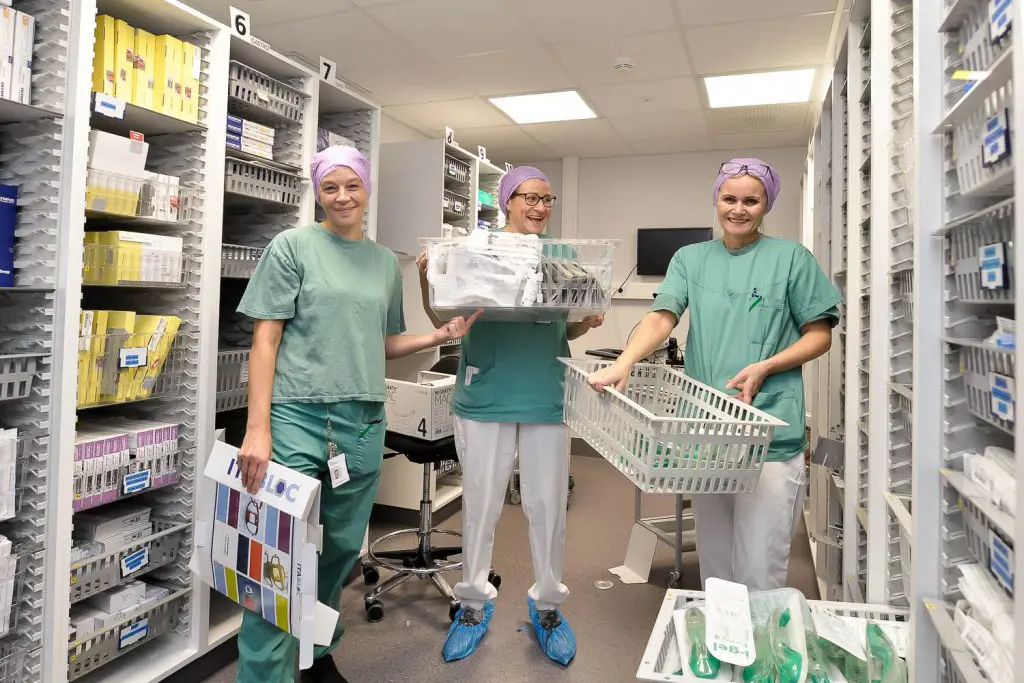 Noen kvinner i en butikk