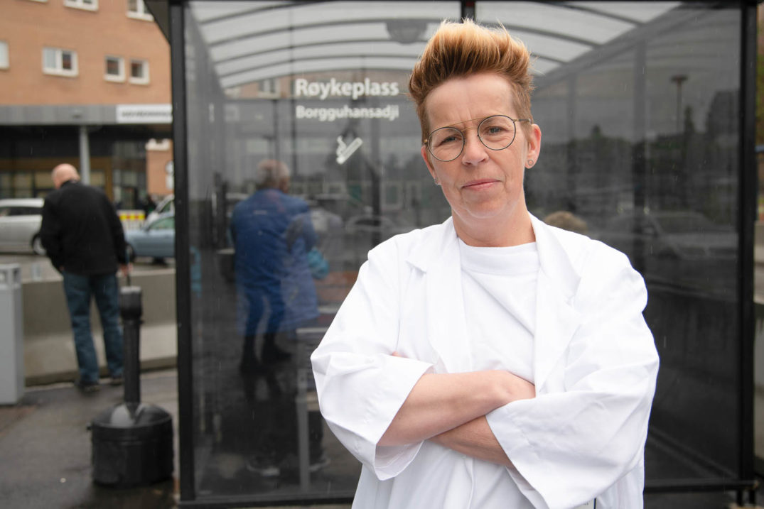 En person med briller