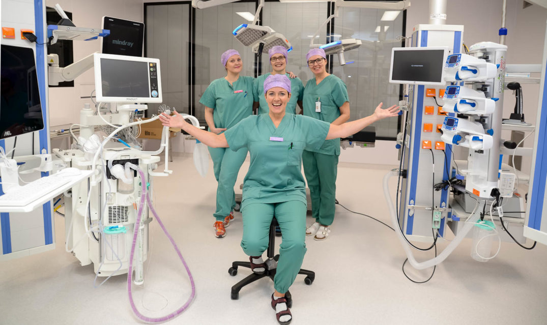 En gruppe medisinsk personell i et rom