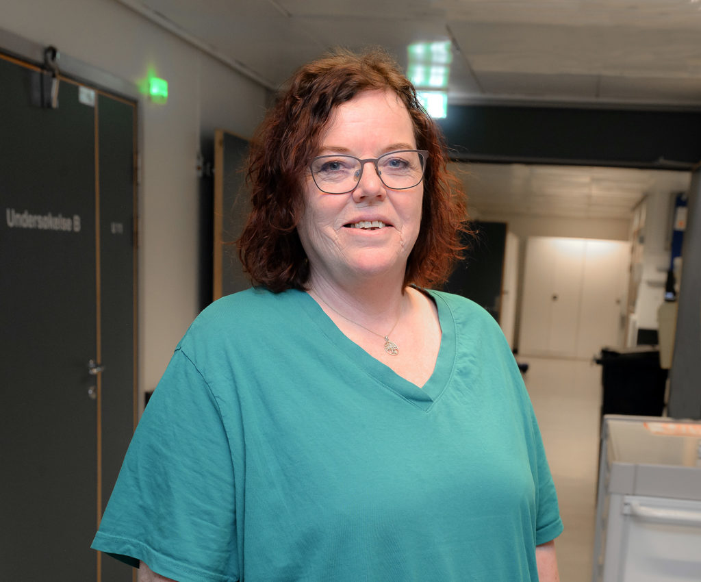 En person med briller