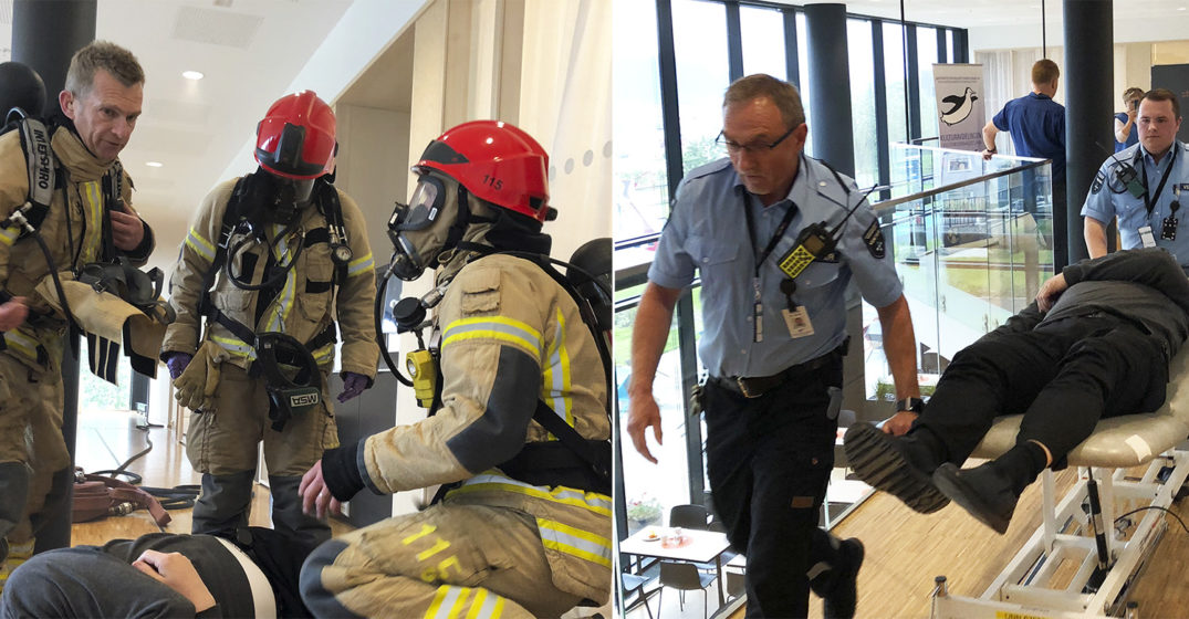 En gruppe mennesker i verneutstyr